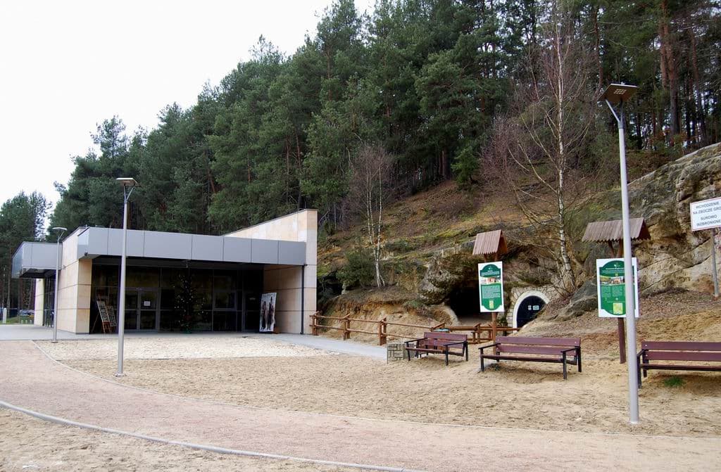 Budynek przy Grotach Nagórzyckich